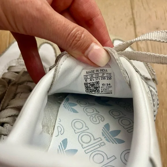 Adidas Samba White and Gray Shoes - Picture 5 of 5